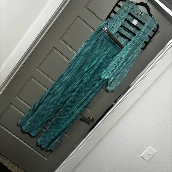 Fashion Nova set of trousers and a lace west ,color Tiffany,for tall women 5.92+ - Picture 15 of 16